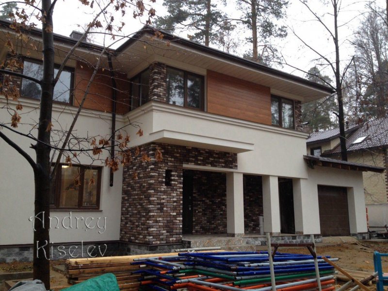 Комбинированный фасад планкен и камень