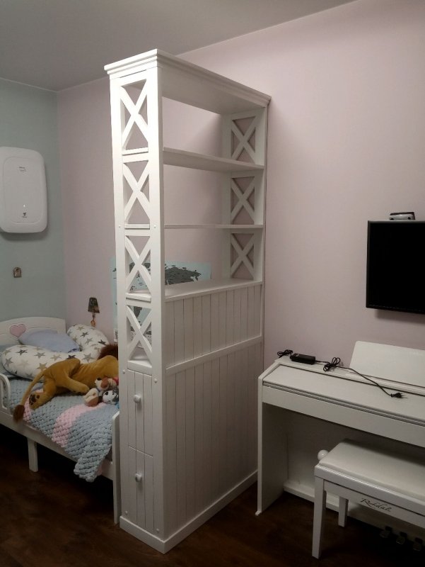 Изолирование комнаты стеллажом