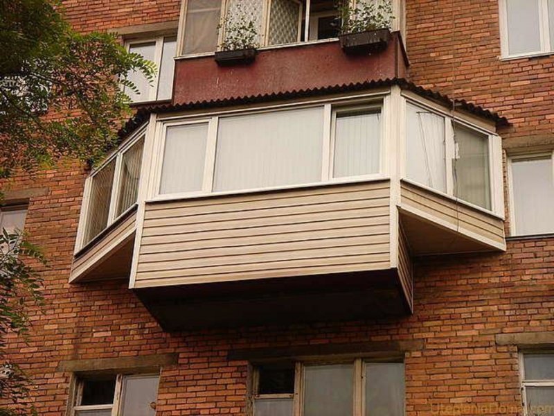 Необычное остекление балкона