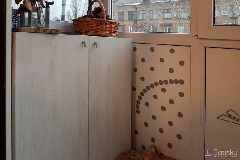 Угловая полка на балкон