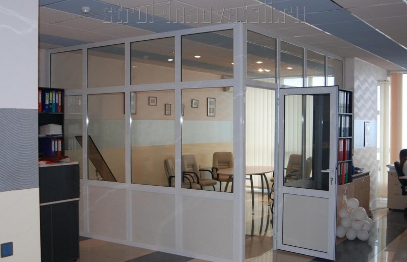 Стеклянные перегородки Rehau