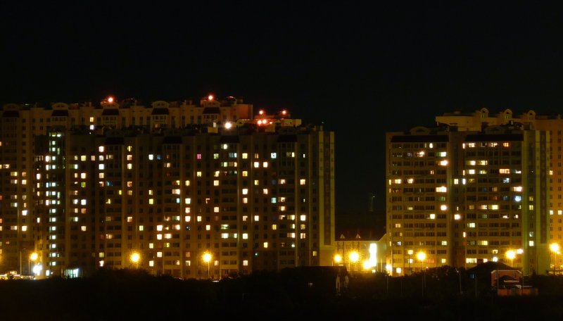 Многоэтажки ночью
