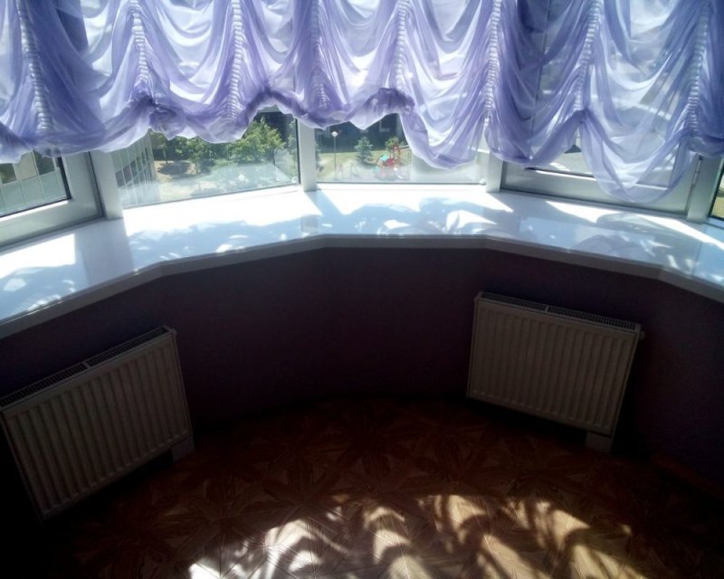 Подоконник диван в интерьере