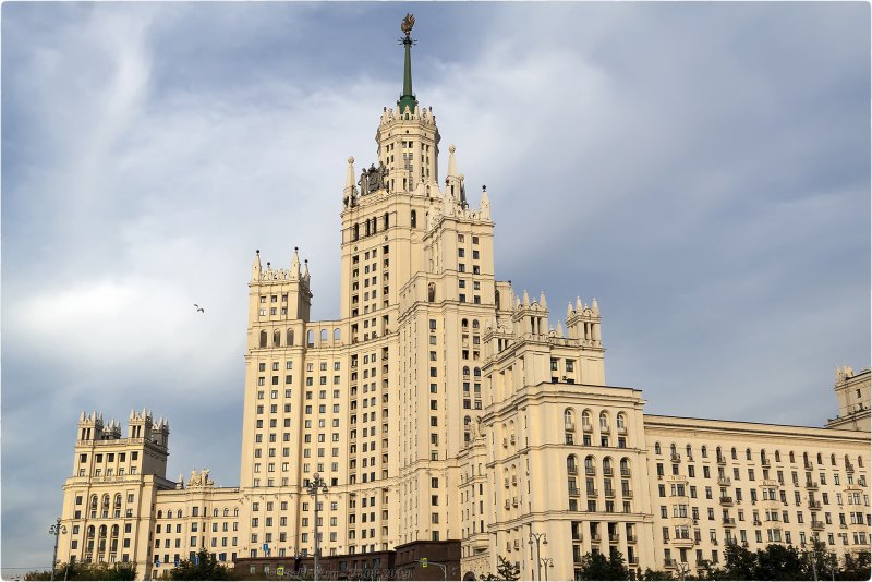 Жилое здание на Котельнической набережной