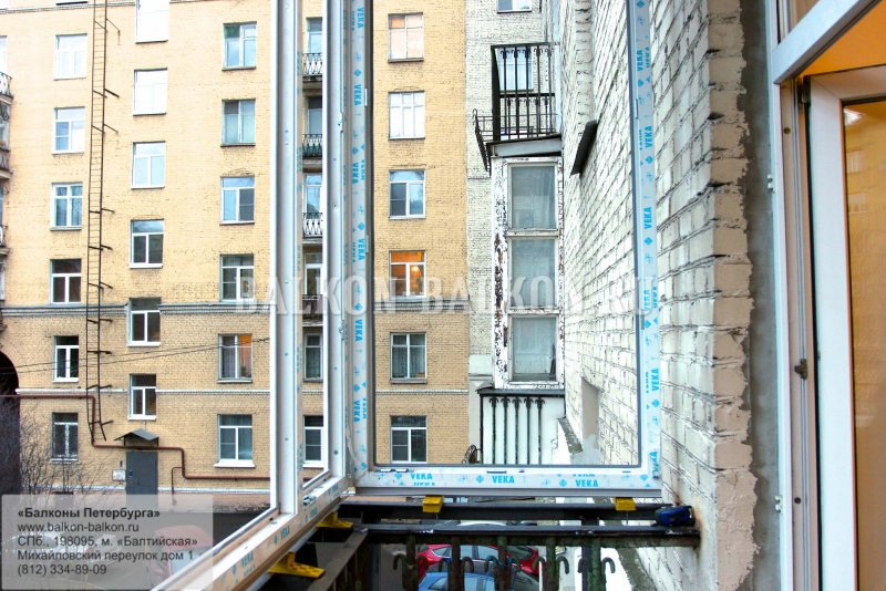 Остекление балкона в сталинке