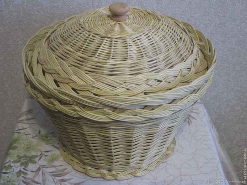 Корзина из бумажной лозы с ручкой