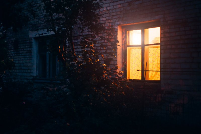 Свет в окнах домов