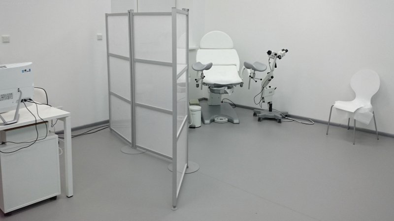 Медицинские ширмы и перегородки