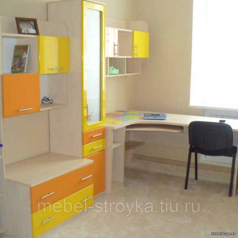 Стол для детской комнаты