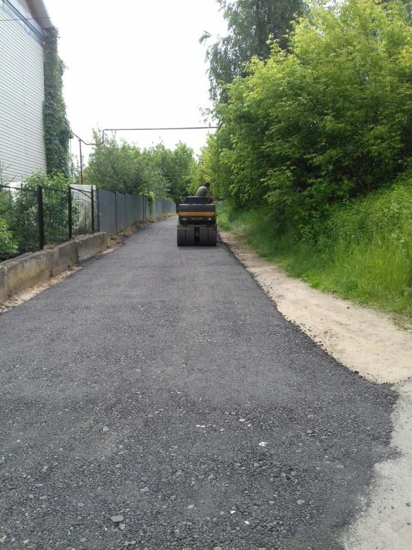 Дорога из асфальтовой крошки
