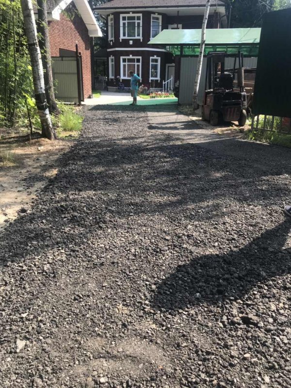Двор из асфальтовой крошки