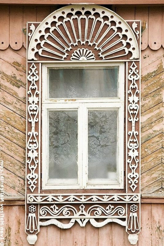 Городецкая глухая резьба на наличниках
