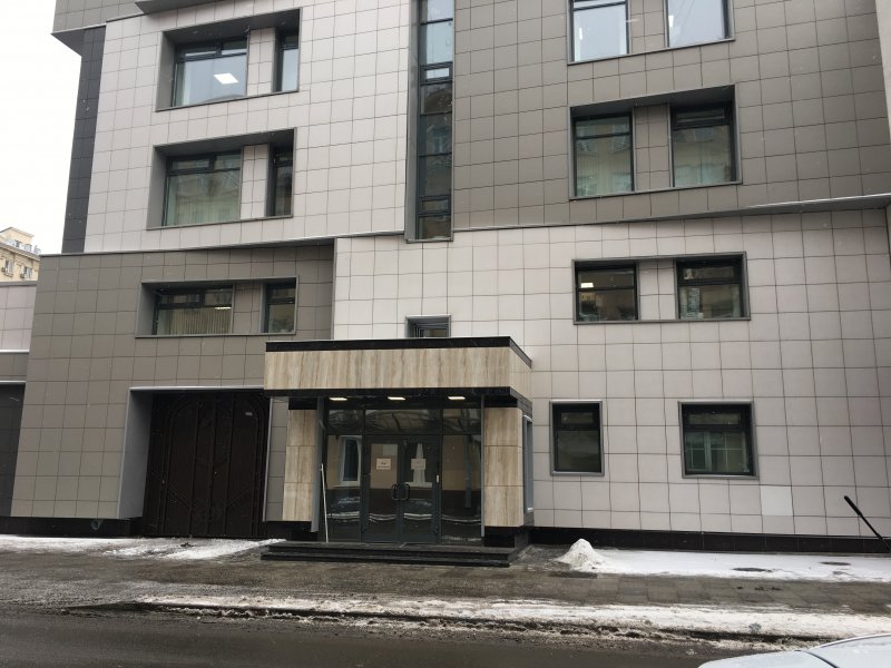 Входная группа в офисное здание