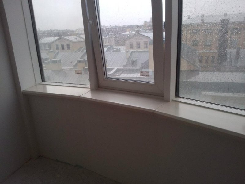 Подоконники к коричневым окнам