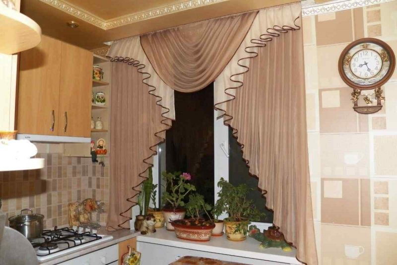 Шторы Кошкин дом на кухню с арочкой