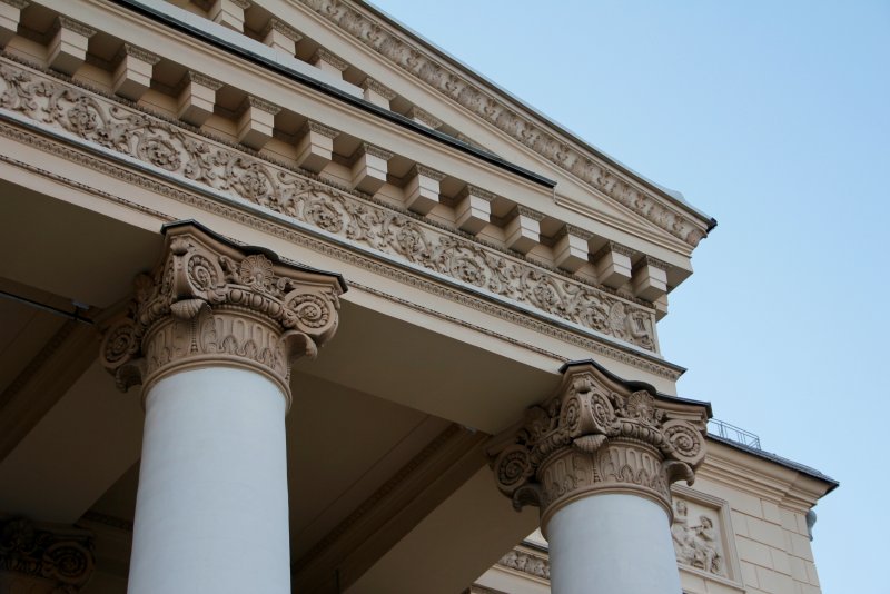 Ионический ордер в Москве здания
