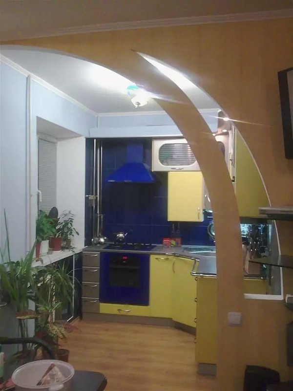 Арка между кухней и комнатой