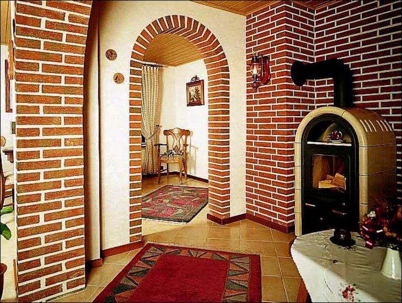 Отделка арки кирпичиками