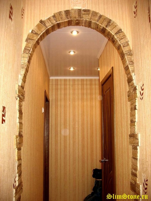 Арка отделанная камнем