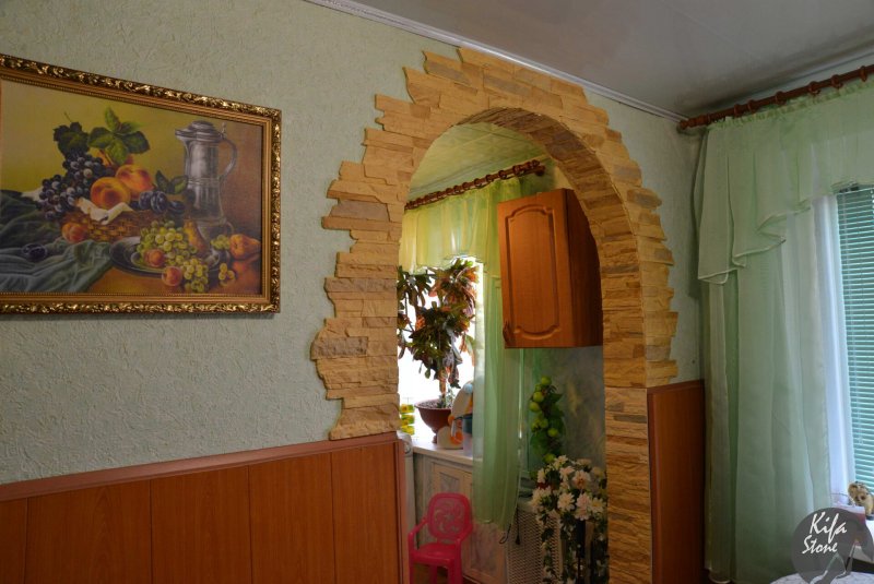 Отделка арки декоративной скалой
