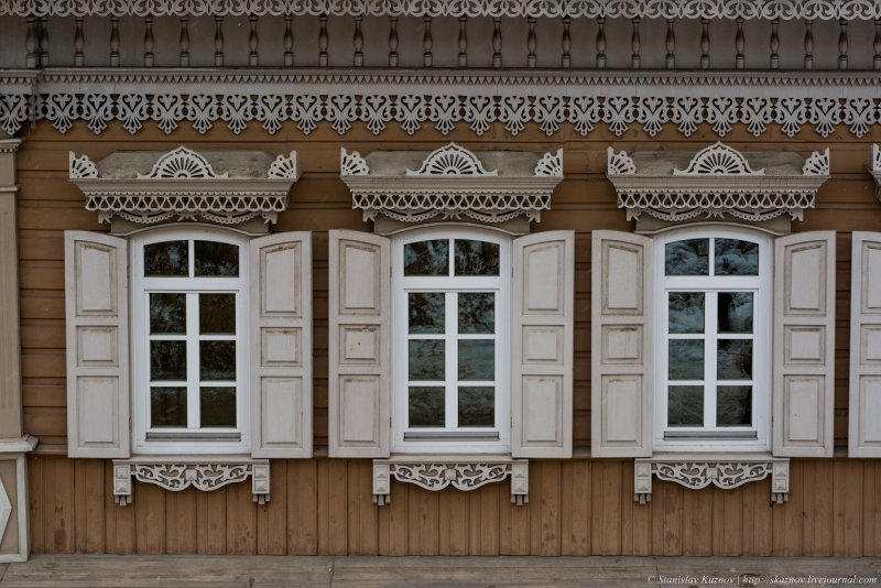 Старинные резные наличники