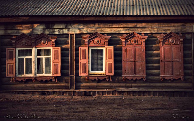 Русская деревня резные ставни