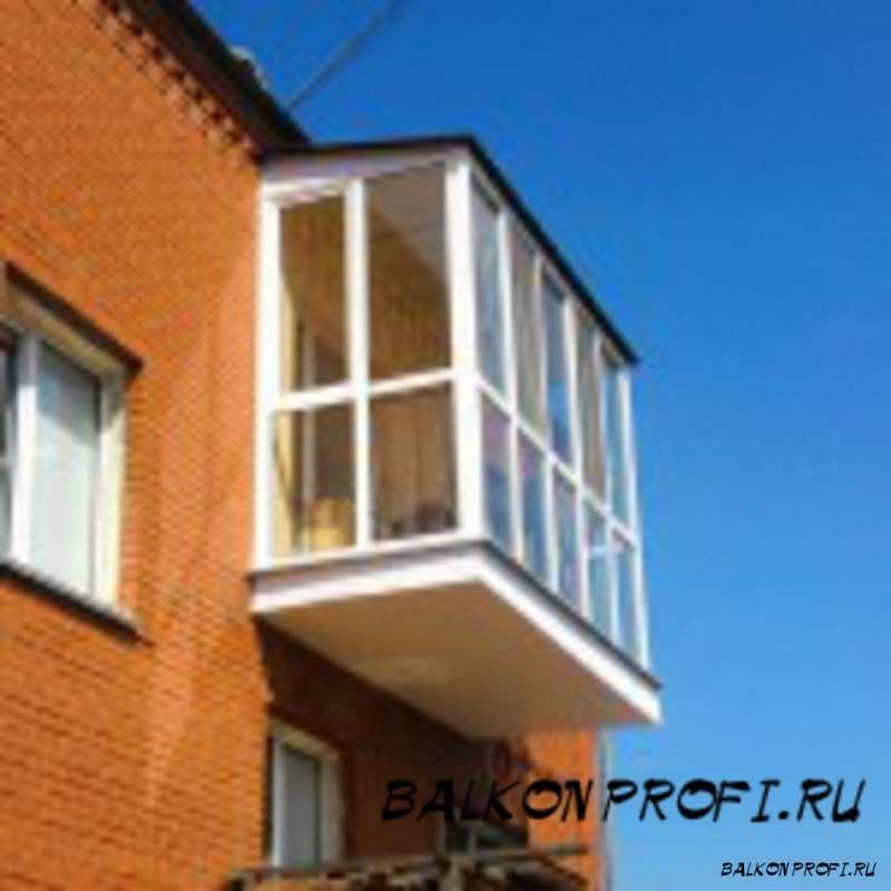 Французское остекление балкона Рехау