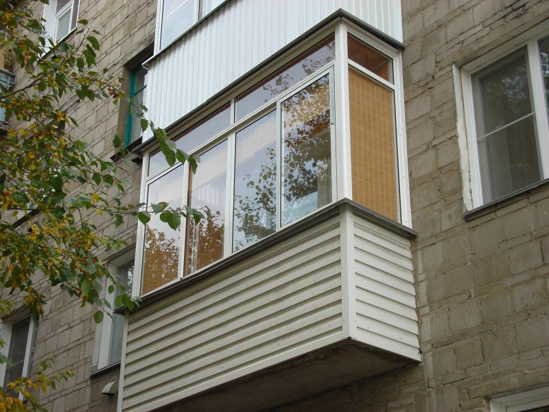 Застекленный балкон снаружи