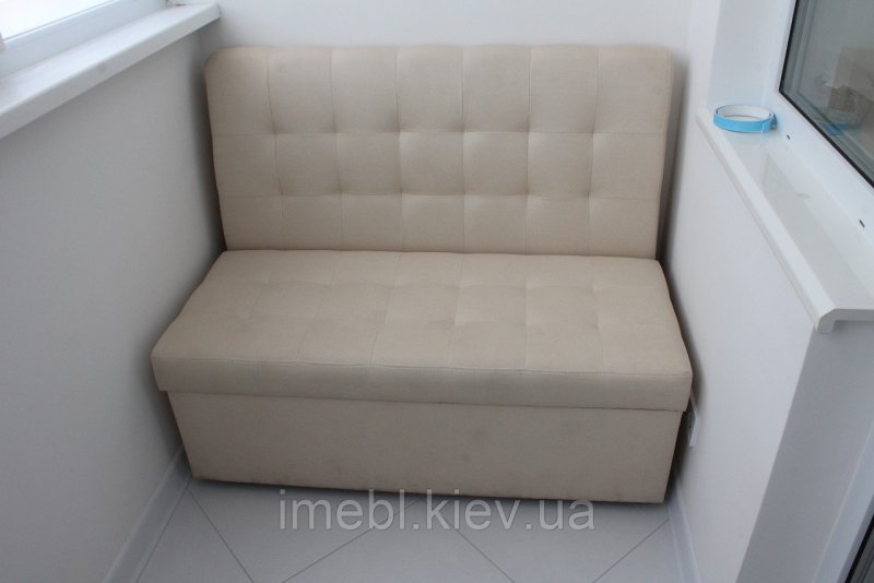 Мягкая скамья на балкон