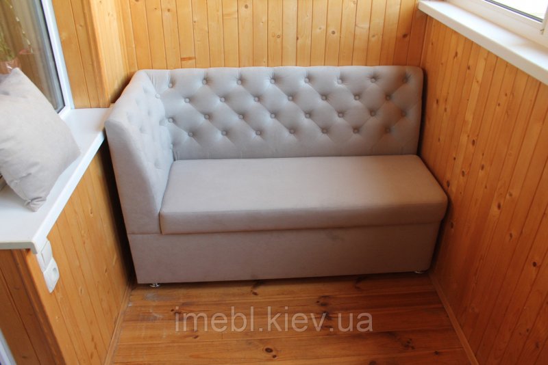 Мягкая скамейка на балкон