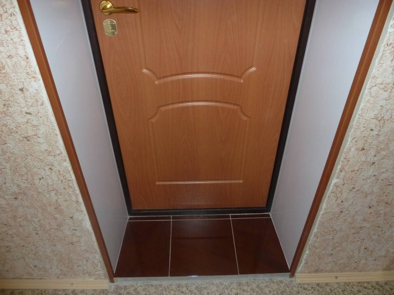Откосы входной двери