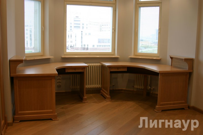 Широкий подоконник на кухне