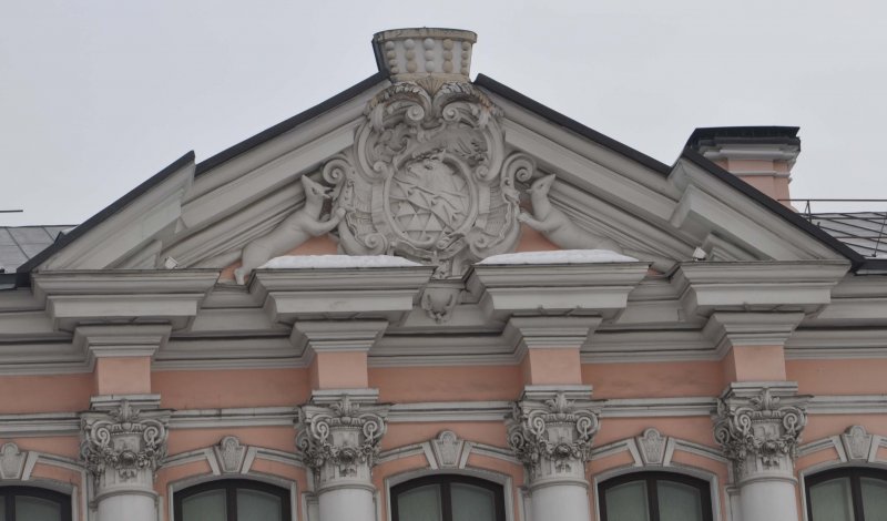 Кусково здание дворца фронтон
