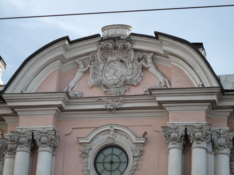 Особняк Строгановых в Петербурге фронтон