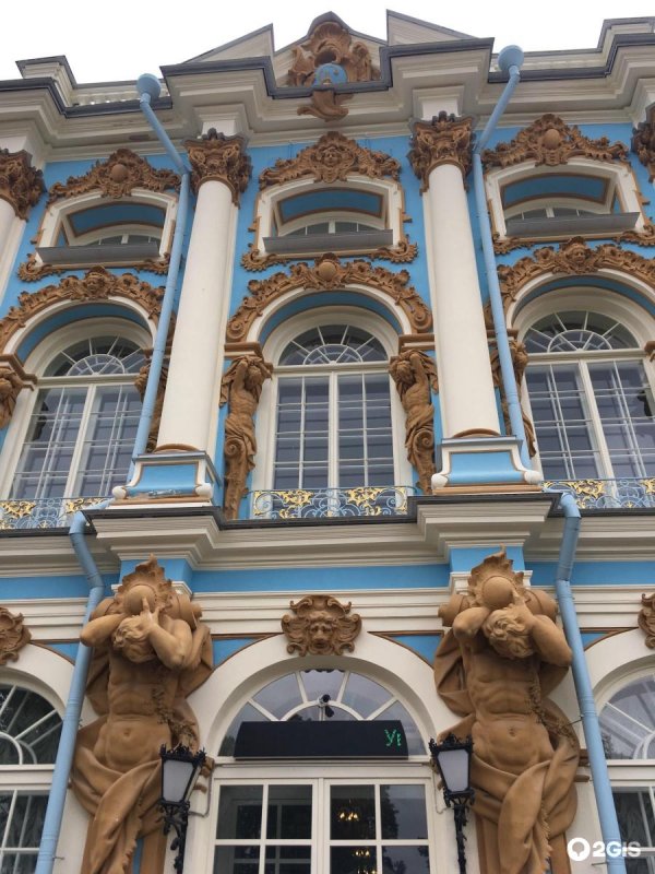 Екатерининский дворец фронтон
