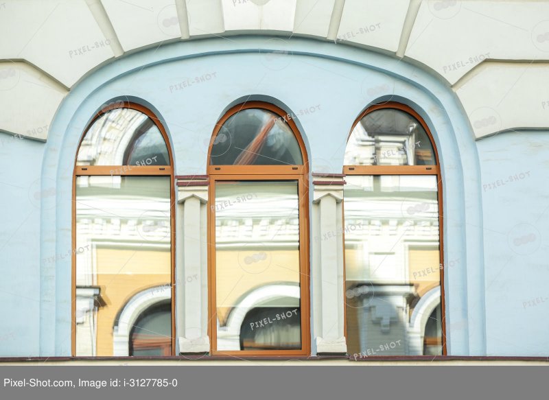 • Арочные окна Гауди