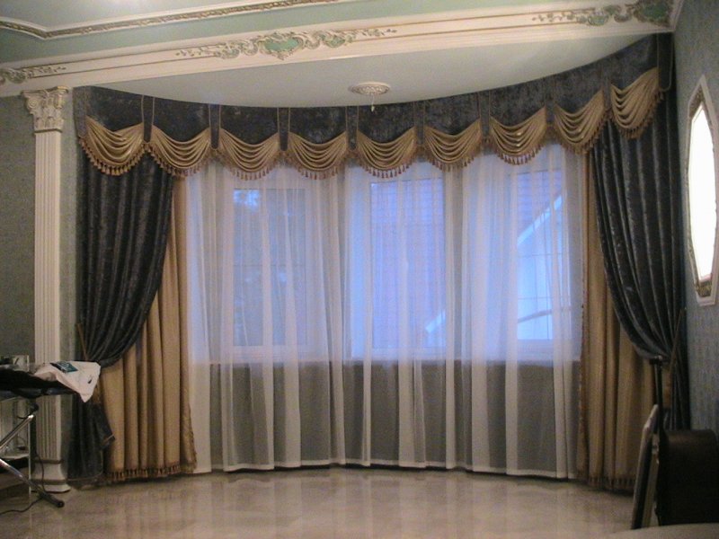 Шторы для эркерных окон в гостиной
