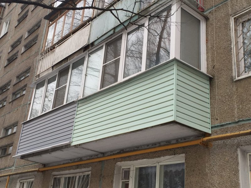 Балкон сайдингом