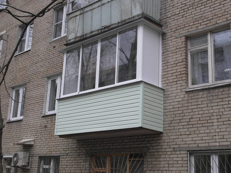 Отделка балкона снаружи