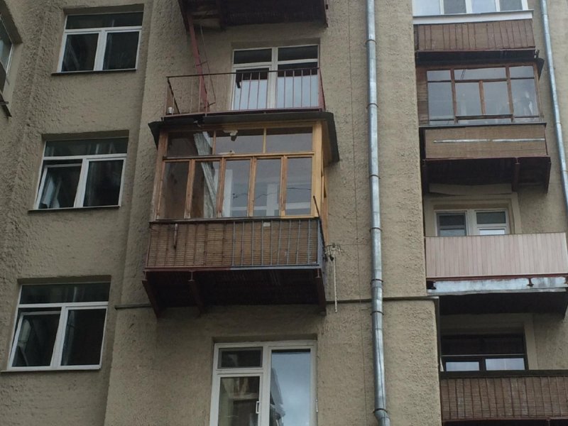 Остекление балкона в сталинке