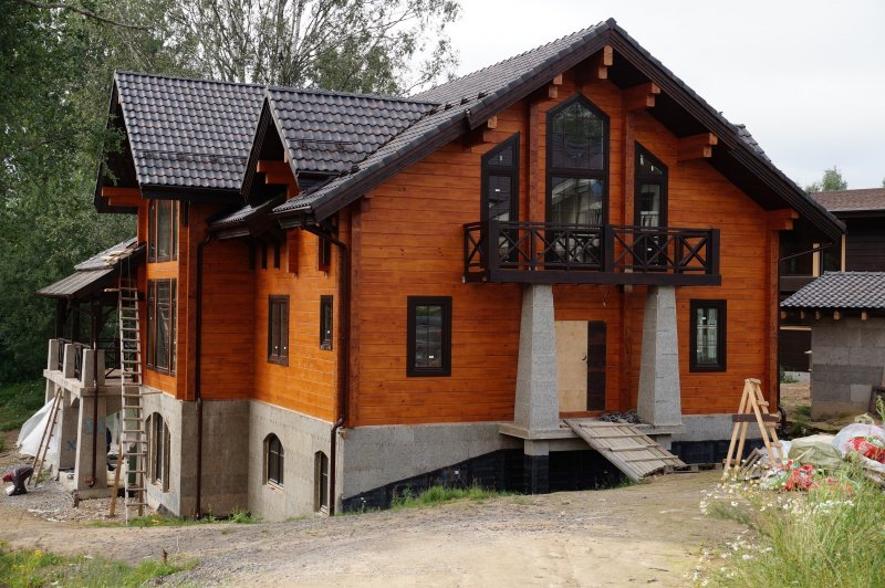 Комбинированный дом из газобетона и клееного бруса