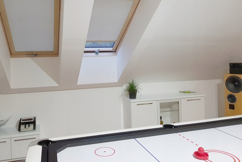Жалюзи на мансардные окна Velux