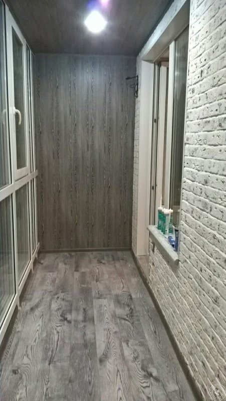 Отделка балкона ламинатом стены