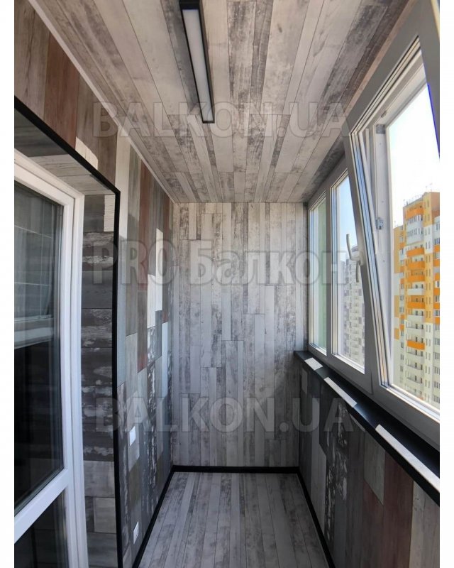 Декоративный камень на балконе