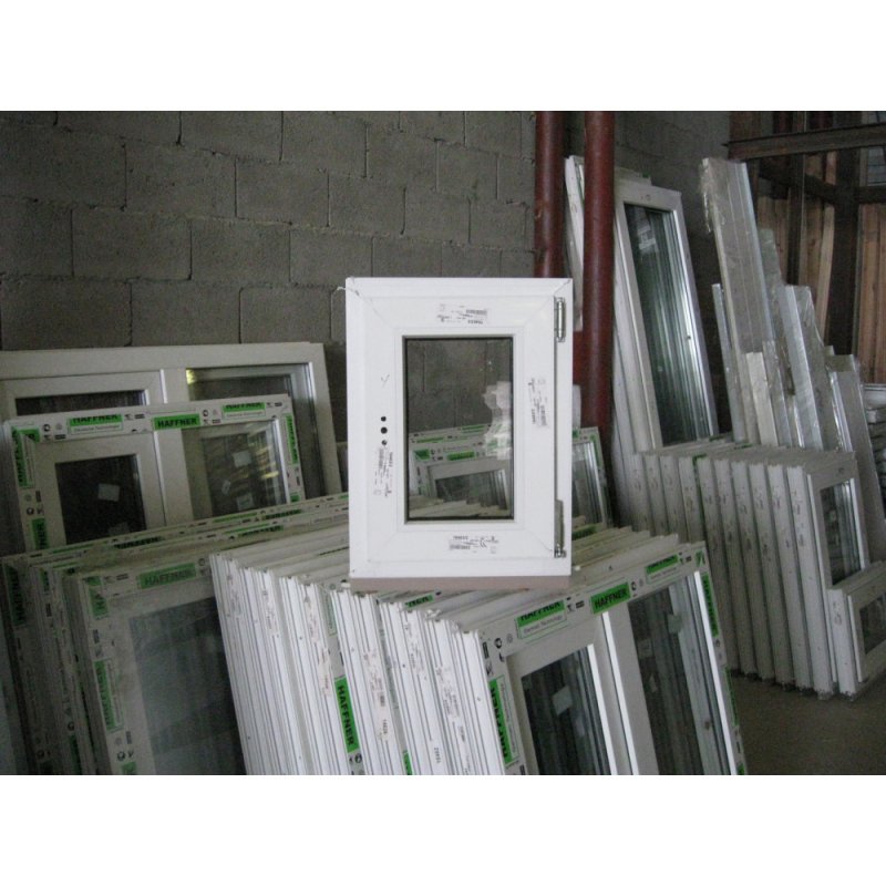 Окно 500х500 пластиковое Rehau