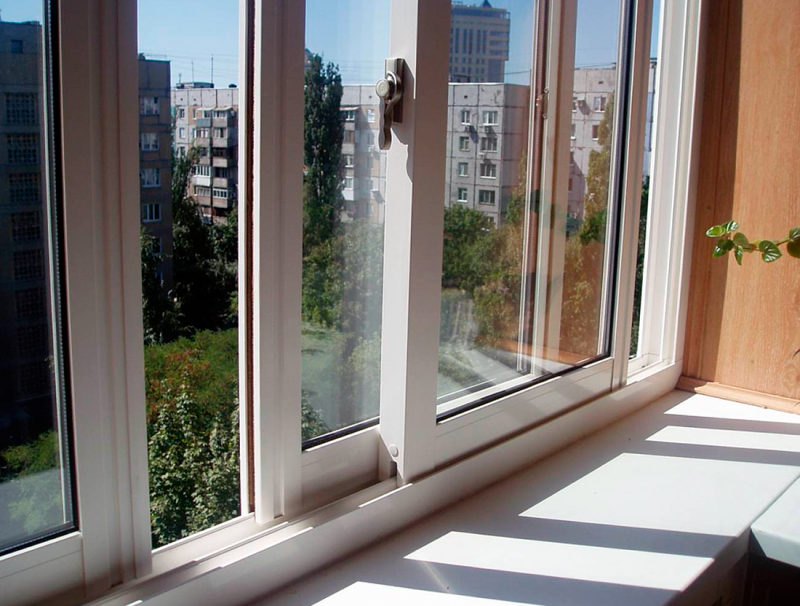 Окно 2100 1400 Rehau