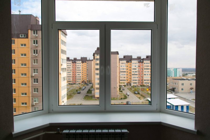 Окно в многоэтажке