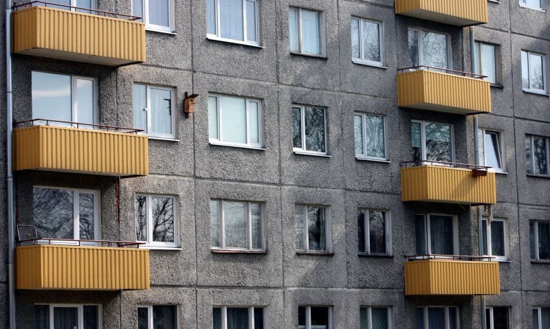 Многоэтажка с балконами