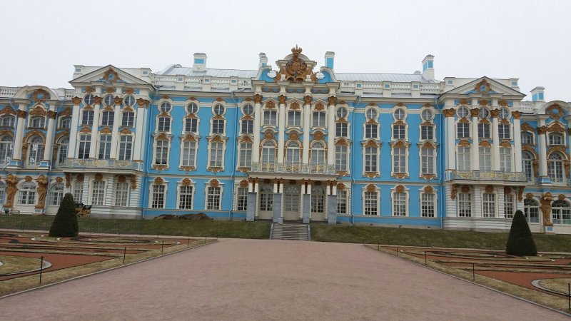 Екатеринин дворец в Санкт-Петербурге