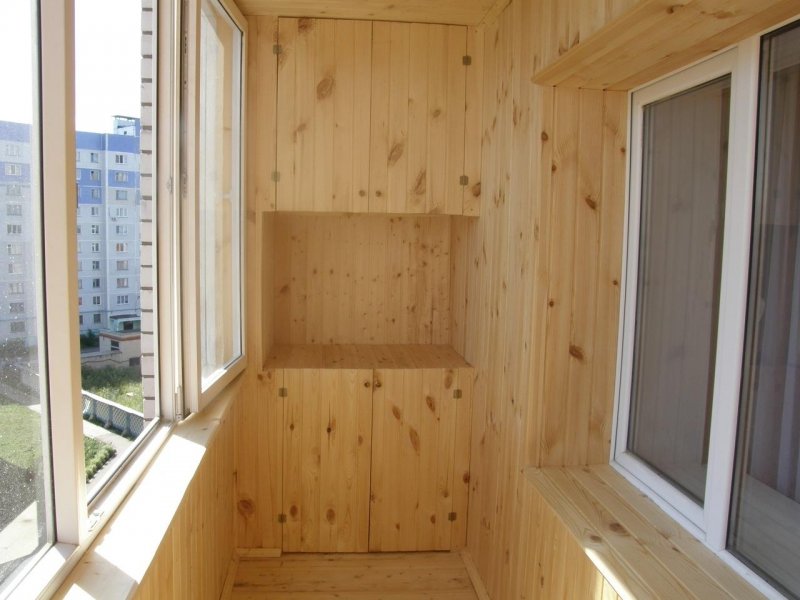 Длинный балкон